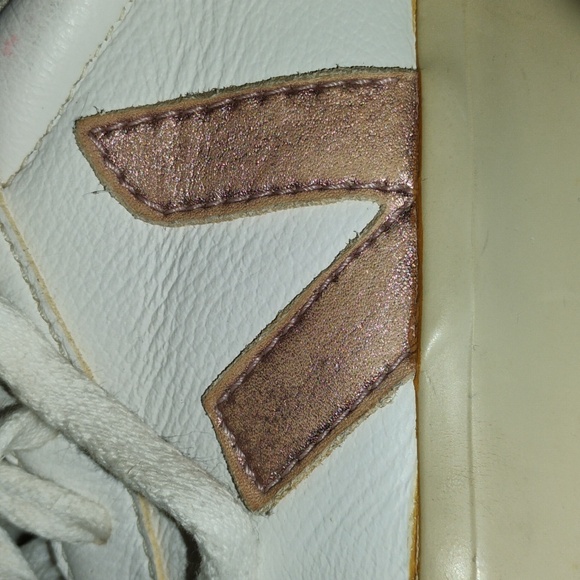 Veja Campo Leather Sneakers. Womens size 9. White & Light Copper in color. - Picture 12 of 13